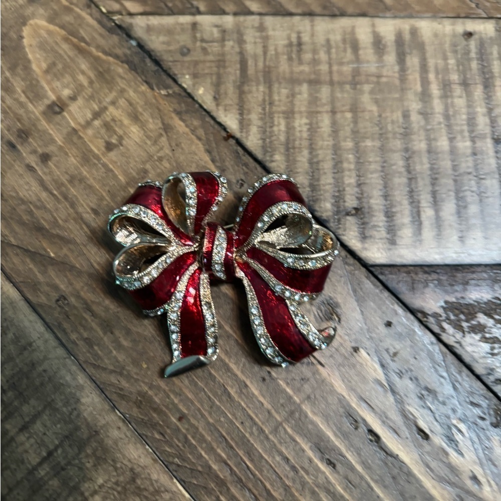 JONES NY Holiday Lane Rhinestone Vintage Pin Brooch J-630